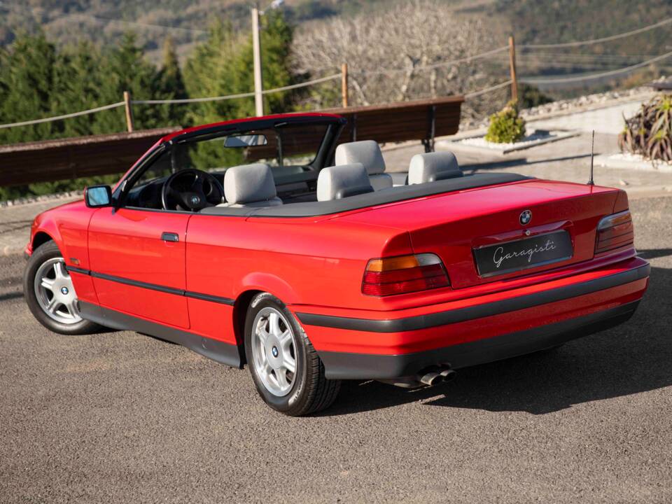 Bild 34/92 von BMW 325i (1994)