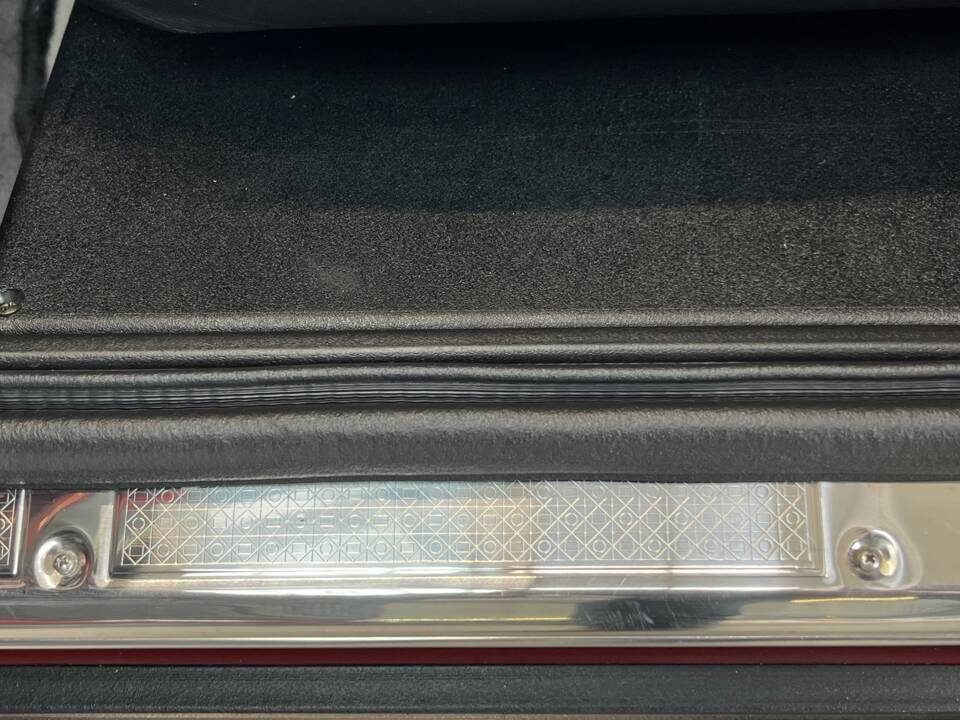 Image 46/47 of Lancia Thema 8.32 (1989)