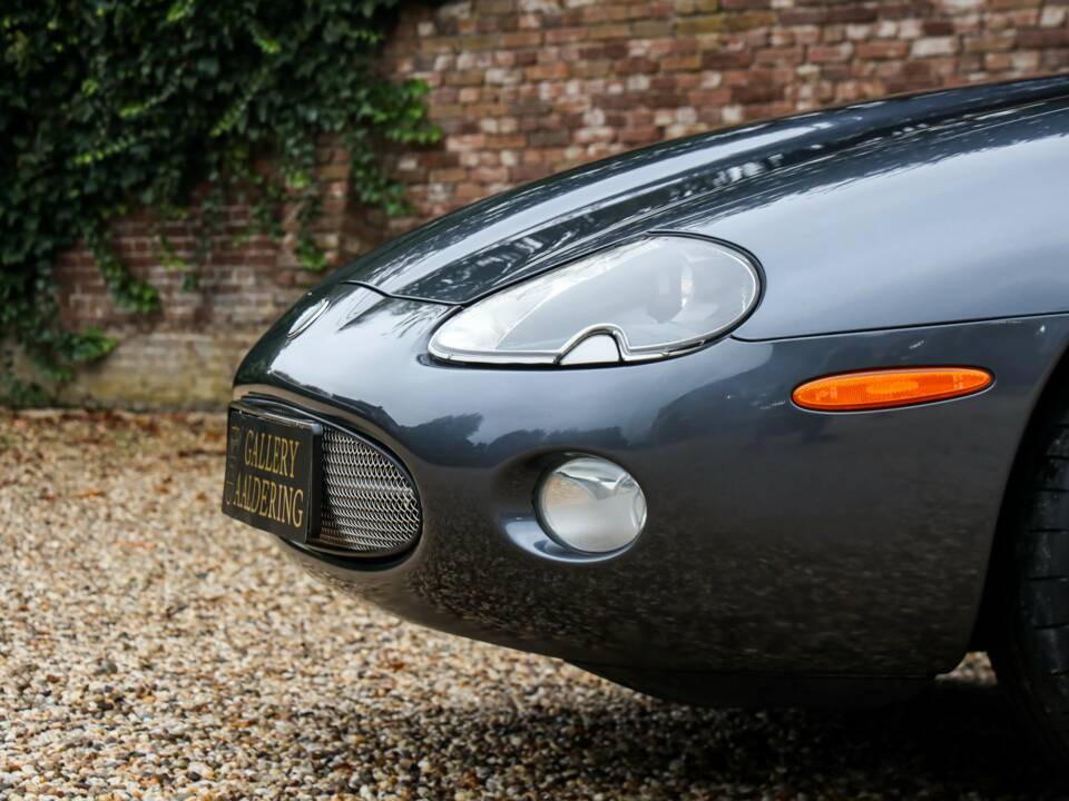 Immagine 17/50 di Jaguar XK8 4.0 (2002)
