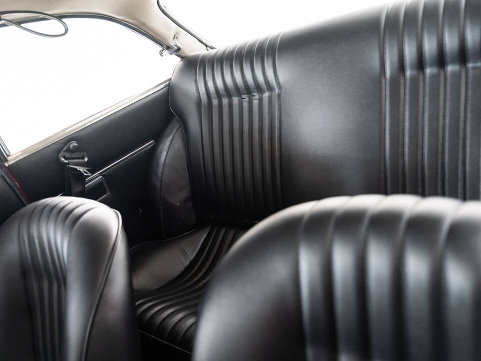 Bild 19/32 von Alfa Romeo Giulia 1600 GT Junior (1972)