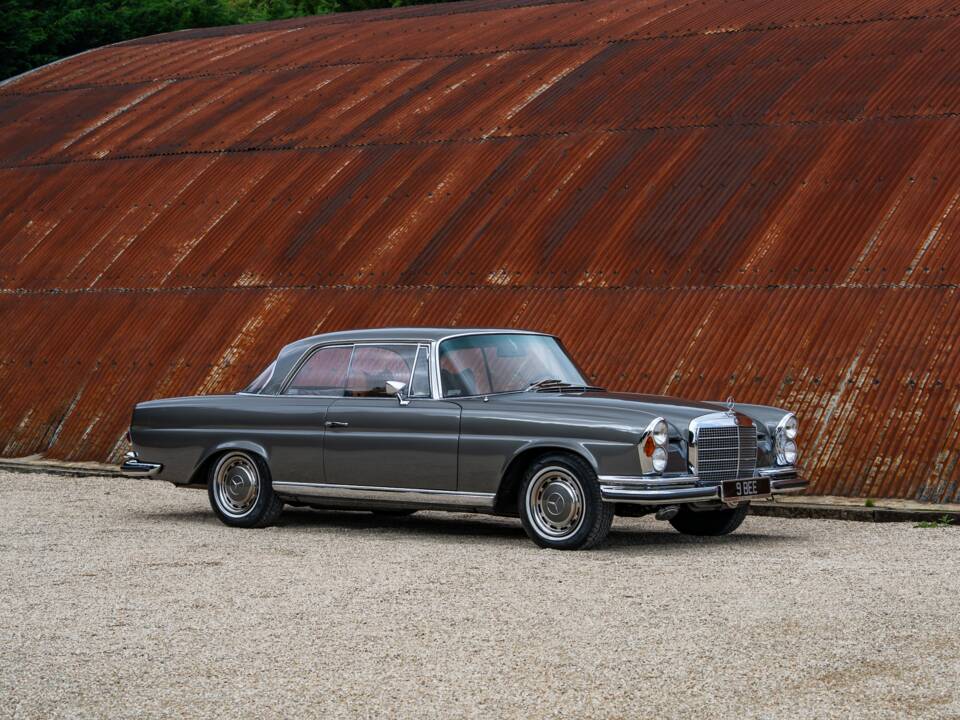 Image 6/37 of Mercedes-Benz 280 SE 3,5 (1970)