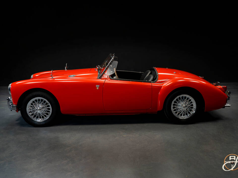 Image 2/24 de MG MGA 1500 (1957)