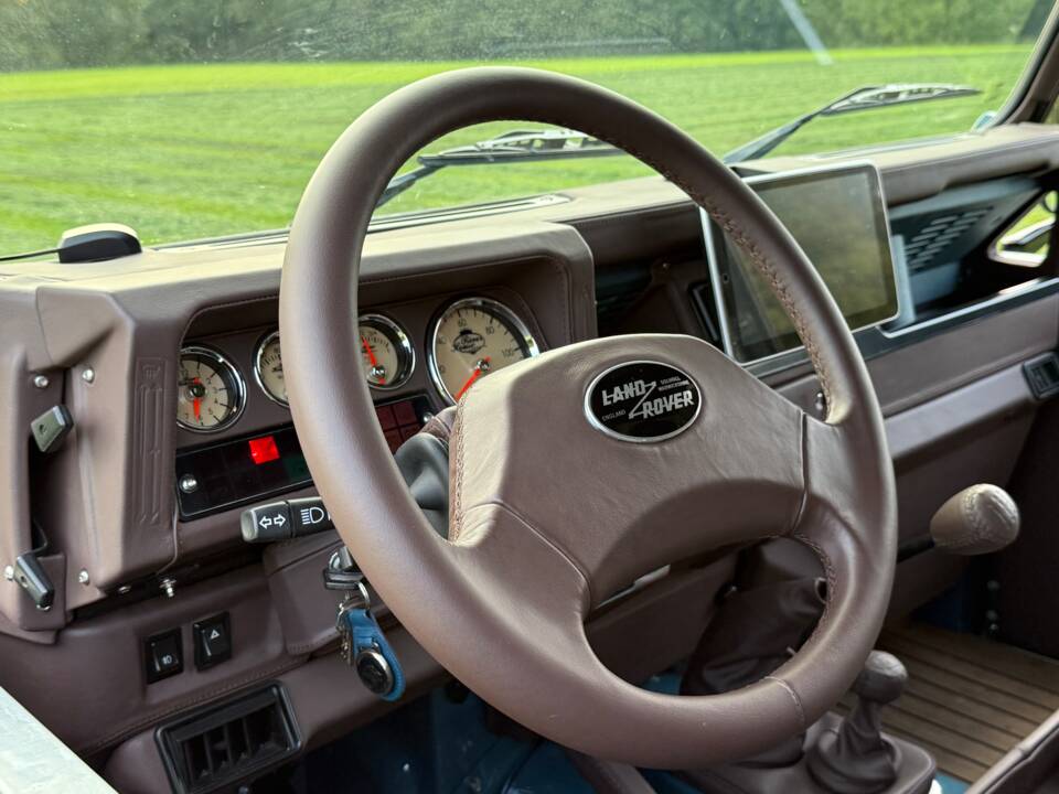 Image 11/33 de Land Rover Defender 90 (1997)