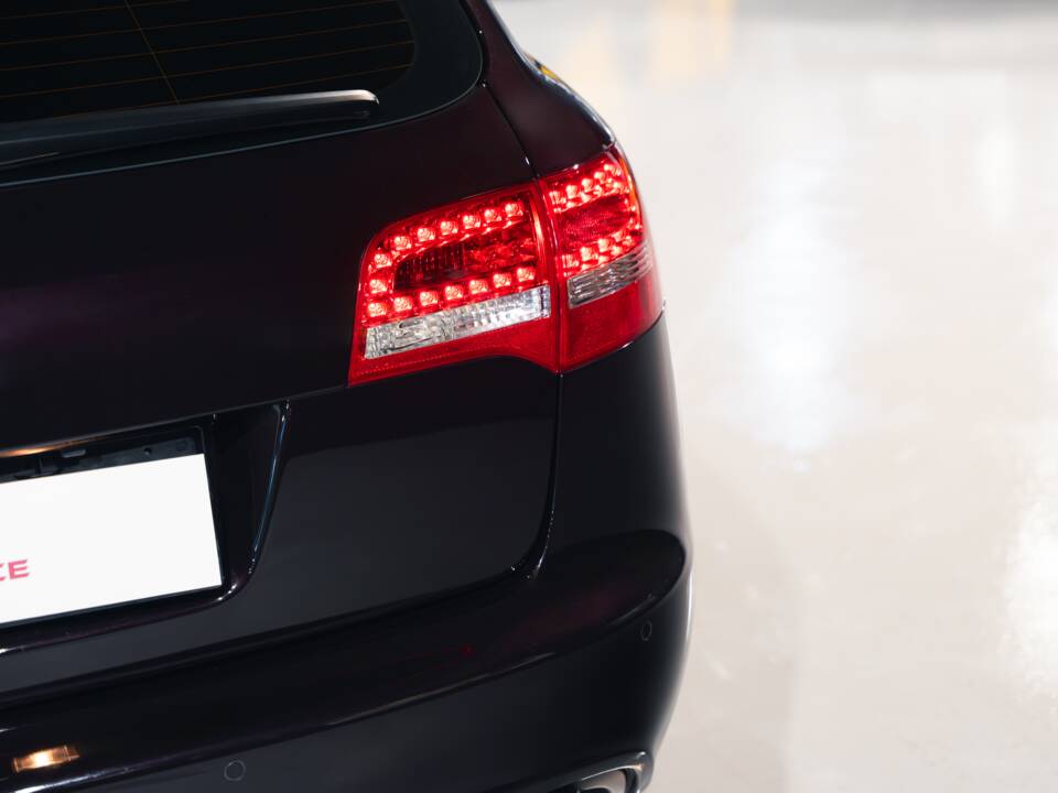 Imagen 11/36 de Audi RS6 Avant (2010)