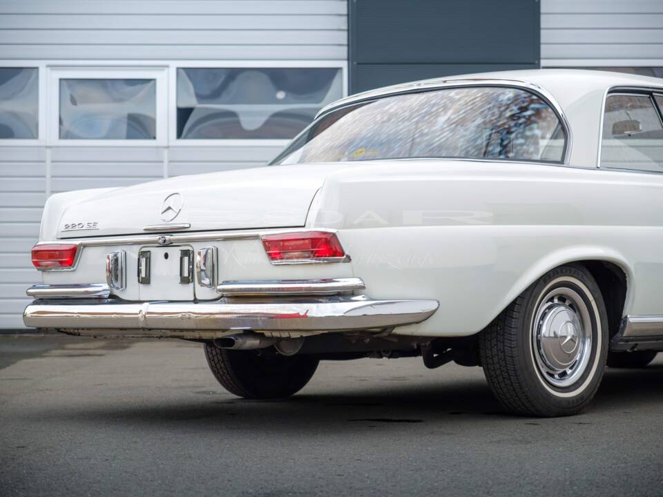 Image 10/24 de Mercedes-Benz 220 SE b (1963)