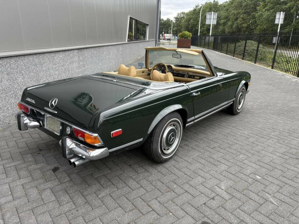 Image 10/50 de Mercedes-Benz 280 SL (1970)