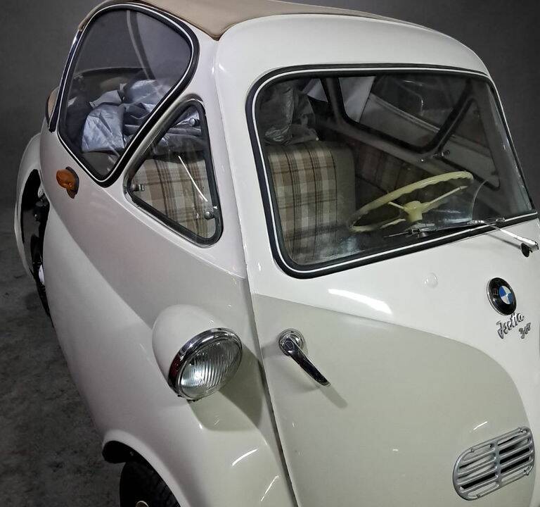 Image 3/4 of BMW Isetta 300 (1960)