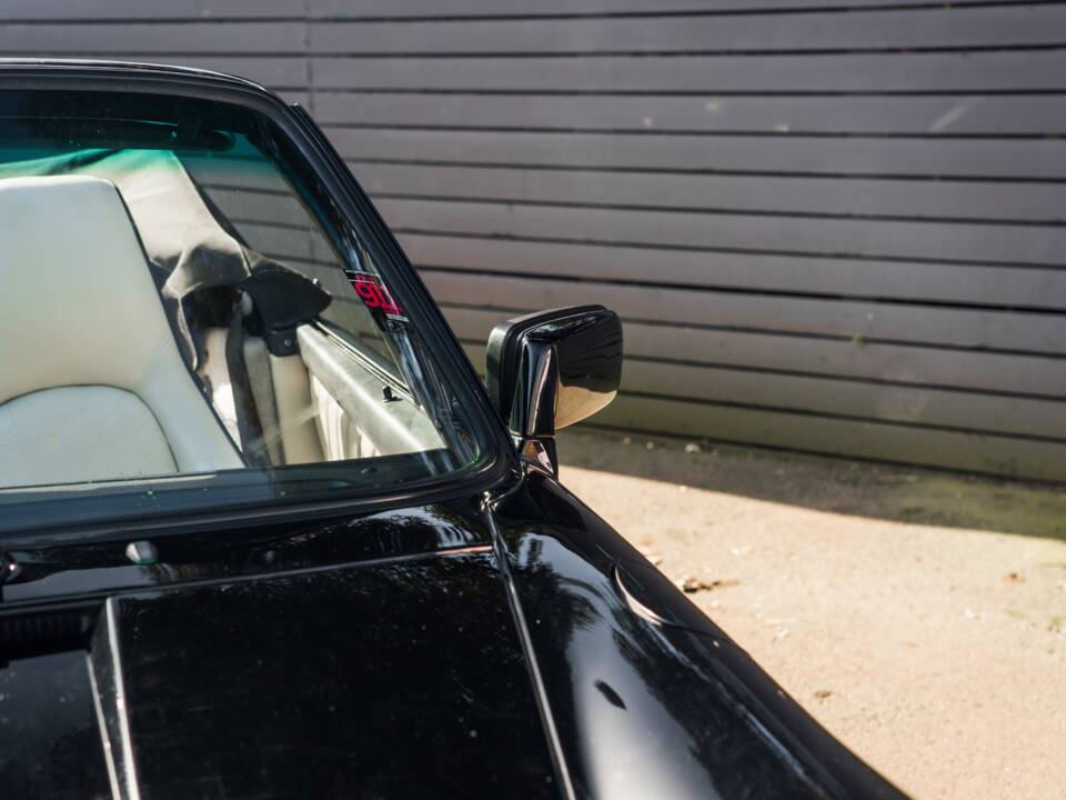 Imagen 44/60 de Porsche 911 Carrera 3.2 (WTL) (1988)