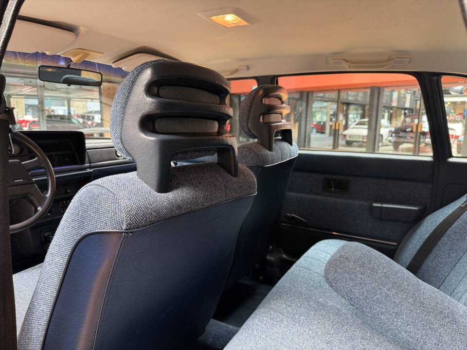 Bild 20/43 von Volvo 240 (1989)