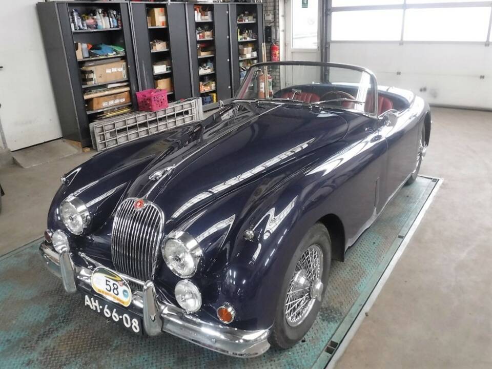 Image 36/50 de Jaguar XK 150 OTS (1959)