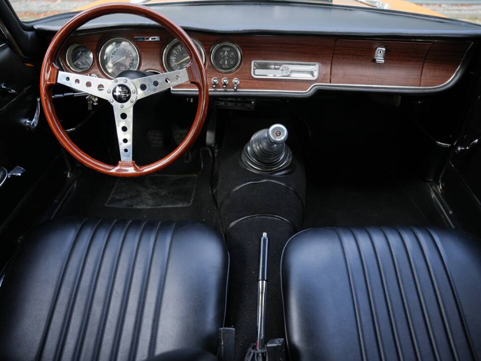 Image 36/38 of Alfa Romeo Giulia GT 1300 Junior (1968)