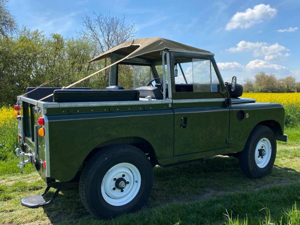 Image 8/25 of Land Rover 88 (1975)