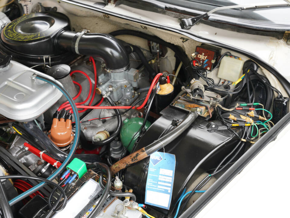 Image 28/50 of Citroën DS 20 Break (1973)