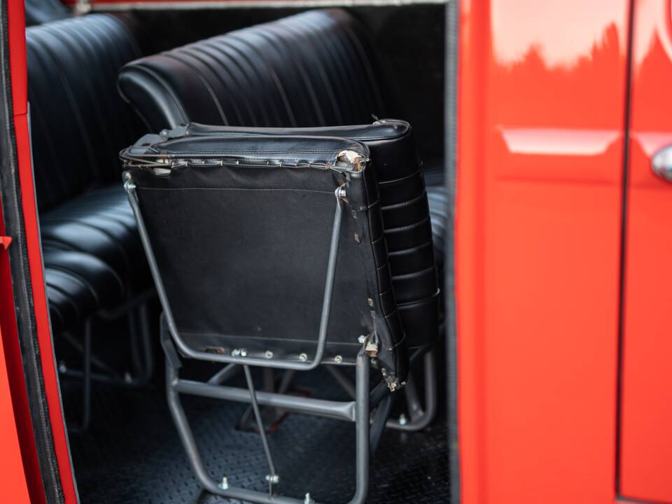 Image 40/52 of Renault Estafette (1977)