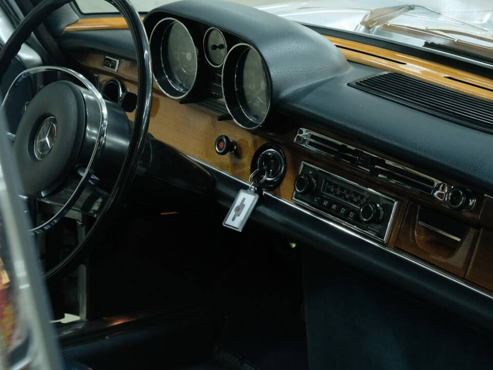 Image 45/50 of Mercedes-Benz 300 SEL 3.5 (1972)