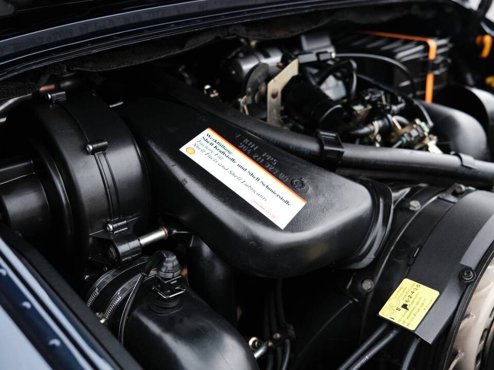Bild 28/34 von Porsche 911 Carrera 4 (1991)