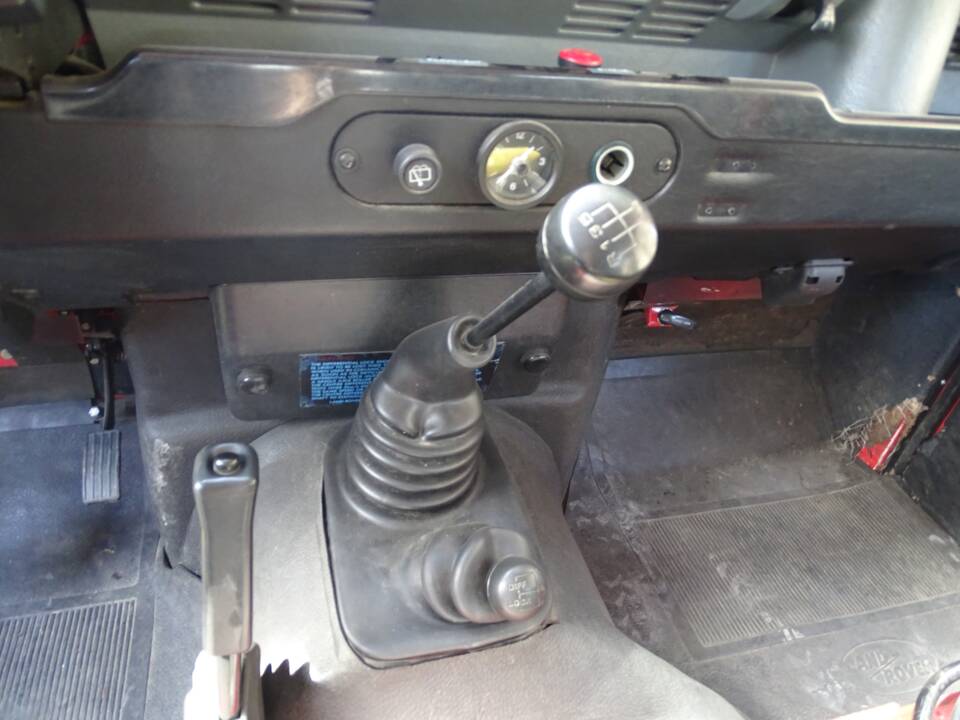 Image 12/24 of Land Rover 110 (1986)