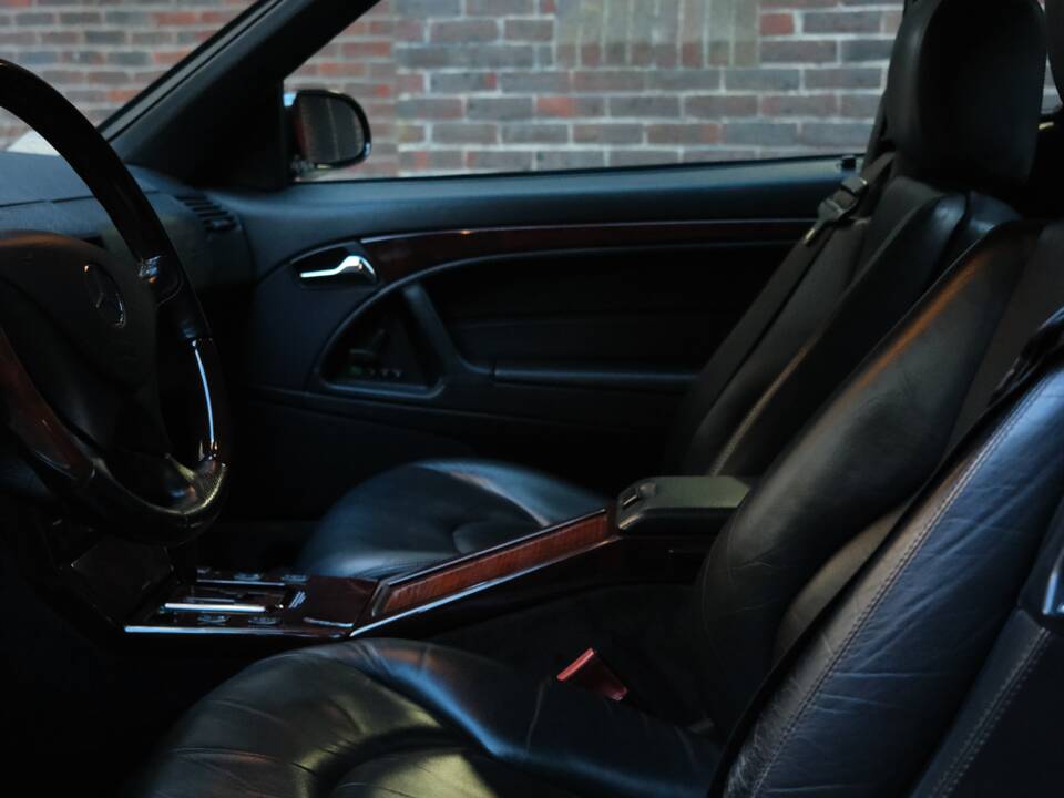 Image 34/100 of Mercedes-Benz SL 600 (1998)