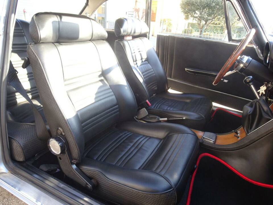 Image 7/50 de Alfa Romeo 1750 GT Veloce (1971)