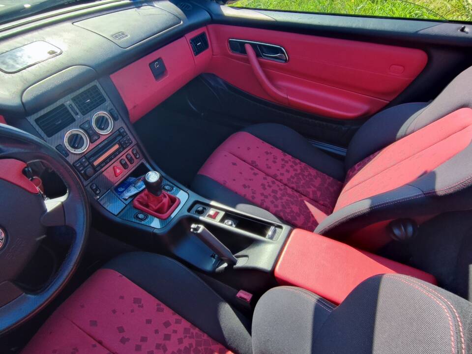 Image 2/4 of Mercedes-Benz SLK 200 (1998)