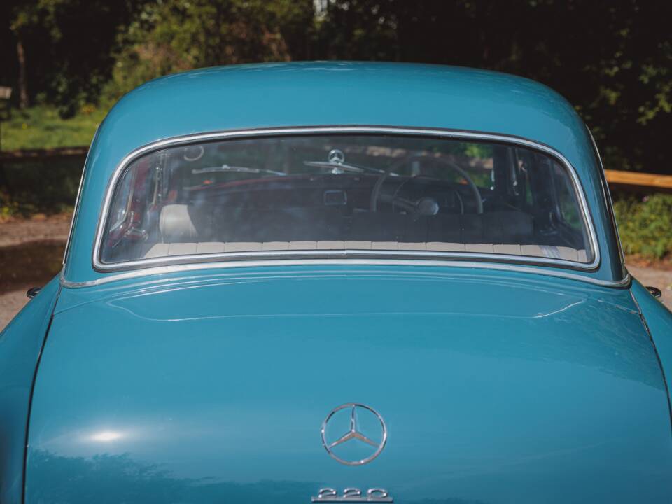 Image 31/50 of Mercedes-Benz 220 a (1956)