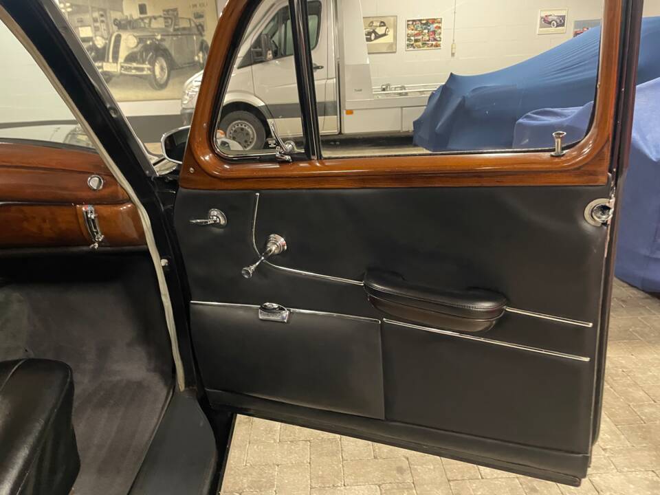 Image 13/24 of Mercedes-Benz 220 S (1958)