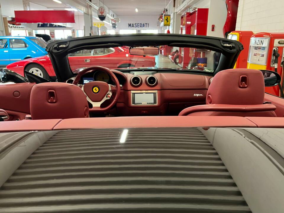 Afbeelding 17/19 van Ferrari California (2010)