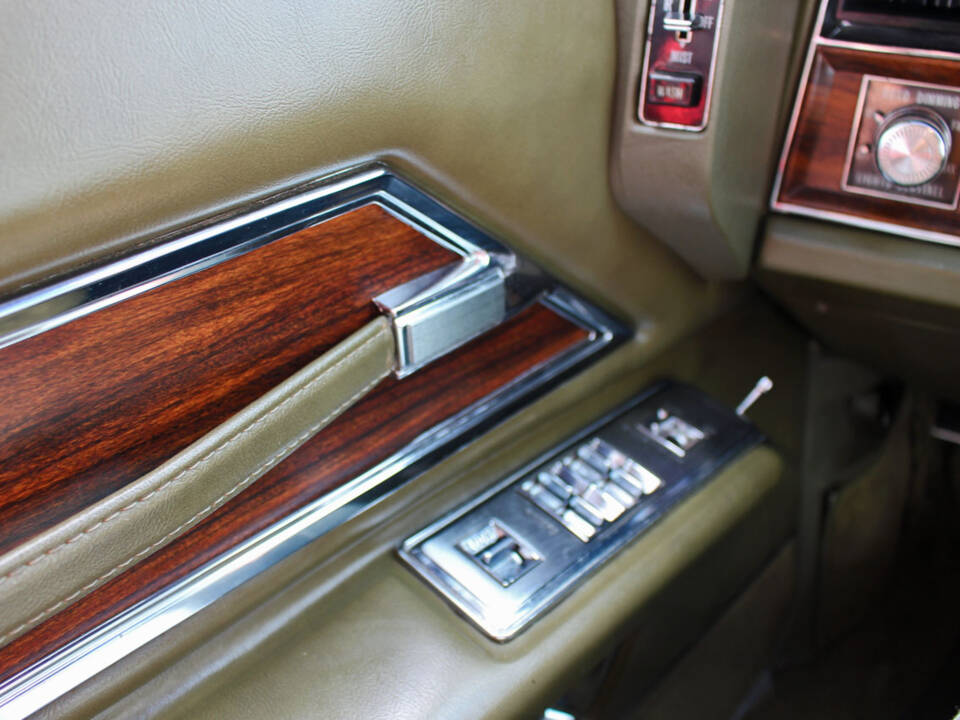 Image 24/30 of Cadillac Coupe DeVille (1972)