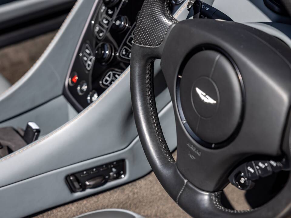 Imagen 34/57 de Aston Martin Vanquish Volante (2015)