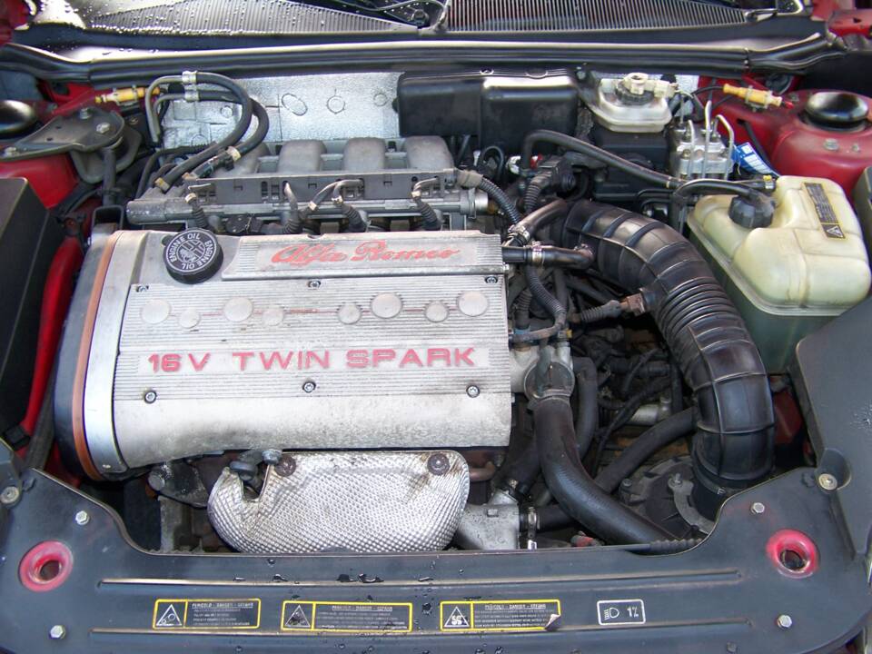 Immagine 13/15 di Alfa Romeo GTV 2.0 Twin Spark (1996)