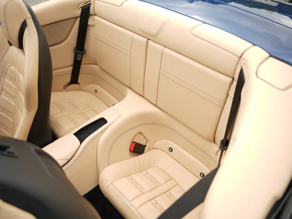 Image 20/50 of Ferrari California T (2015)
