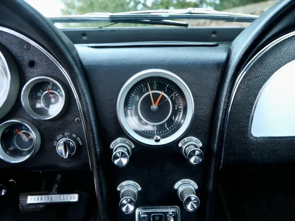 Image 34/50 de Chevrolet Corvette Sting Ray Convertible (1964)