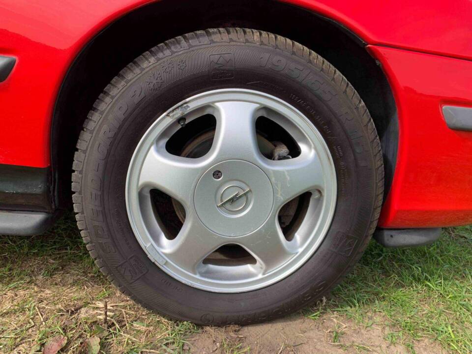 Bild 25/35 von Opel Calibra 2,0 (1991)