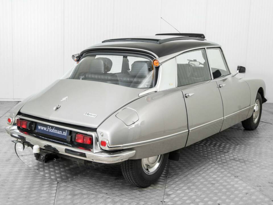 Image 30/50 of Citroën D Spécial (1971)