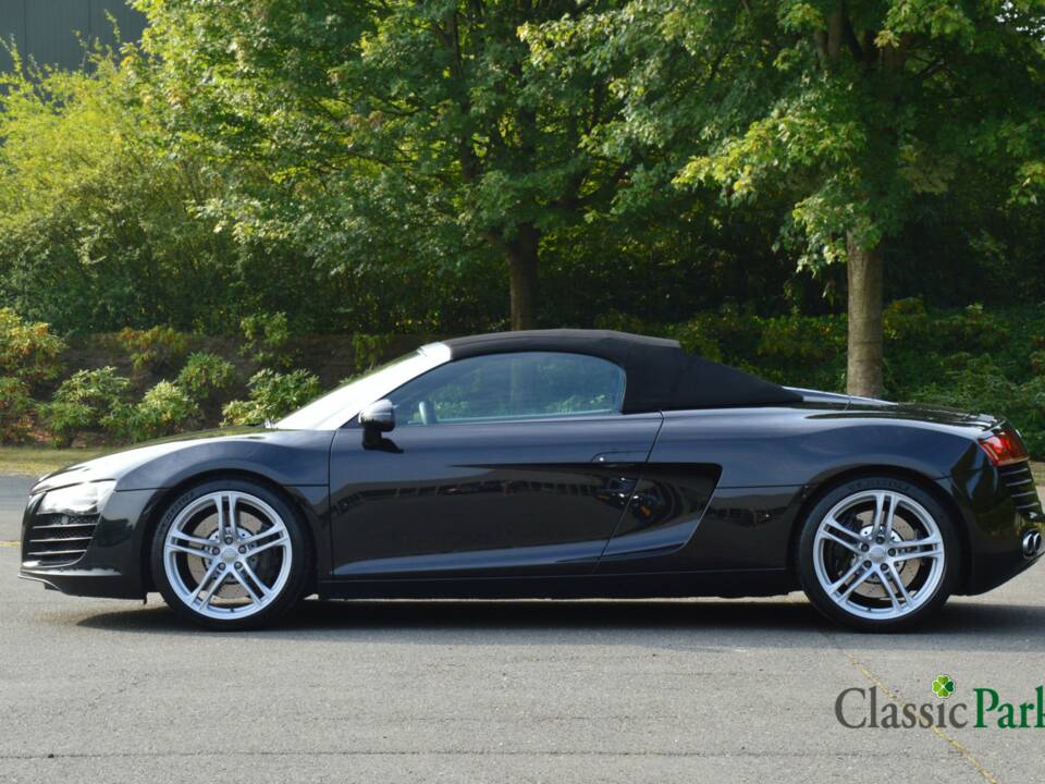 Image 10/50 of Audi R8 Spyder 4.2 FSI Quattro (2011)