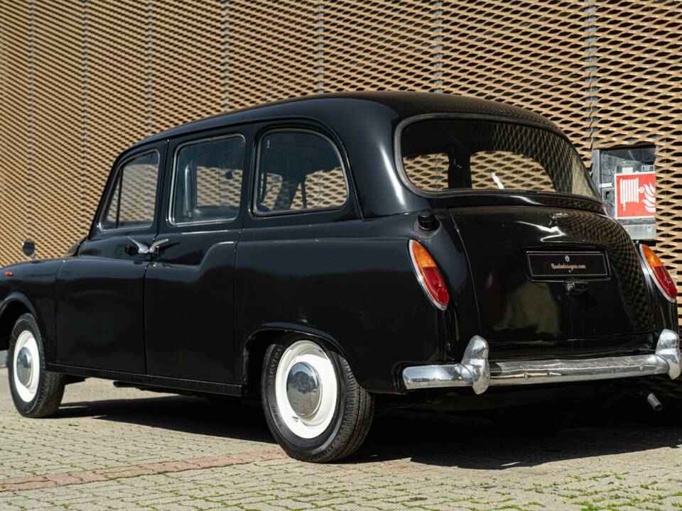 Image 5/35 of Austin FX 4 D London Taxi (1961)