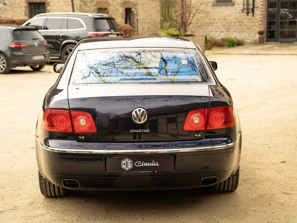 Image 13/99 of Volkswagen Phaeton 4.2 V8 (2003)