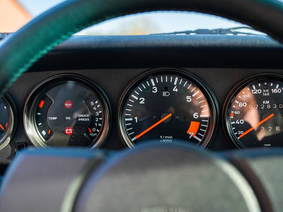 Image 27/36 of Porsche 911 Carrera 3.2 (1984)