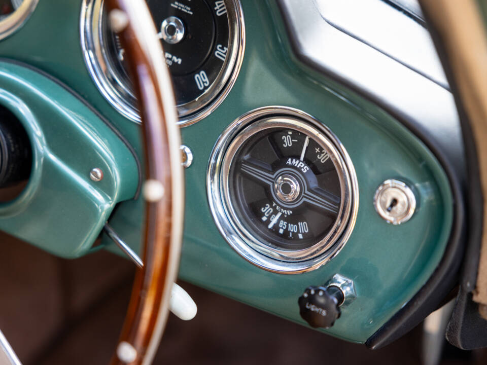 Image 22/50 of Aston Martin DB 2&#x2F;4 Mk III (1958)