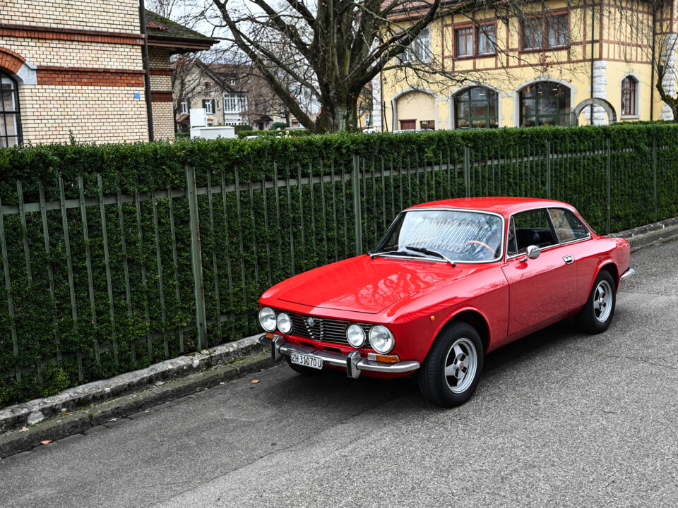 Image 22/36 of Alfa Romeo 2000 GT Veloce (1972)