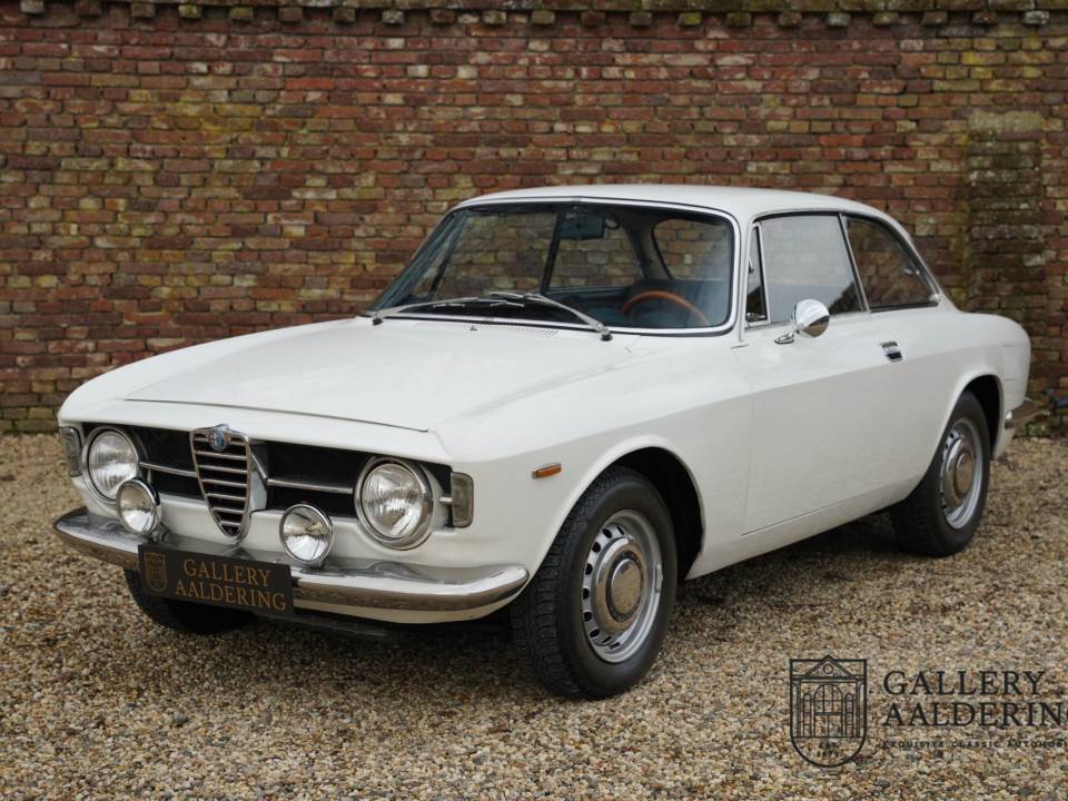 Image 1/50 of Alfa Romeo Giulia GT 1300 Junior (1970)