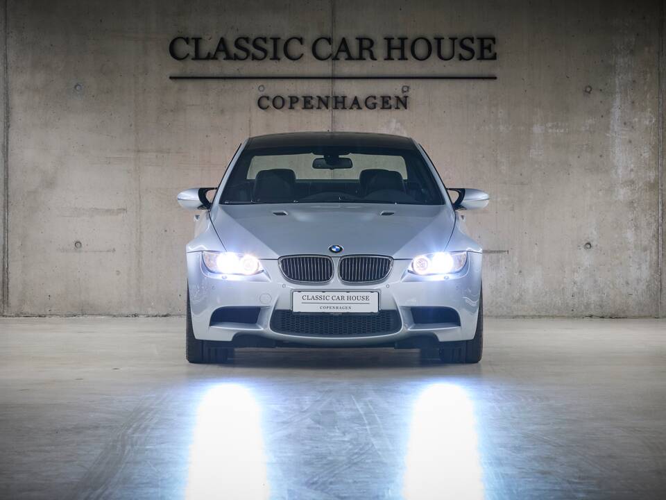 Image 3/100 of BMW M3 (2006)