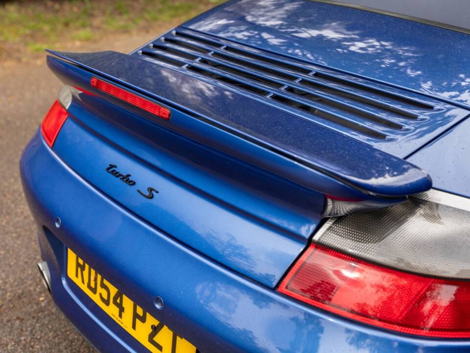 Image 14/15 of Porsche 911 Turbo S (2004)