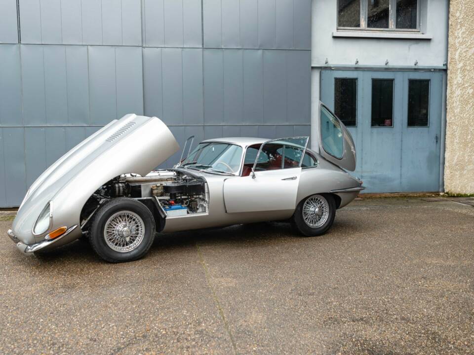 Image 13/50 of Jaguar E-Type 4.2 (1965)