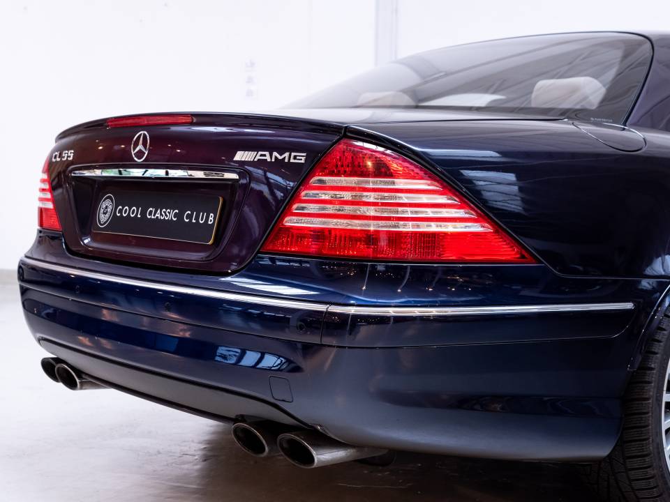 Image 32/38 of Mercedes-Benz CL 55 AMG (2003)