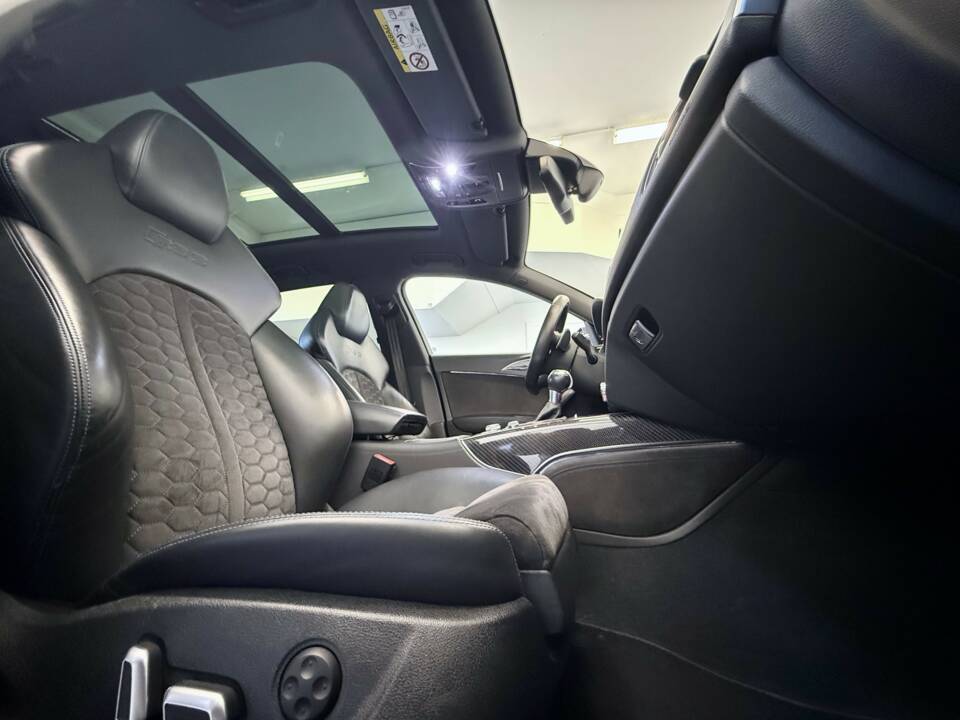 Bild 18/28 von Audi RS6 Avant Performance (2017)