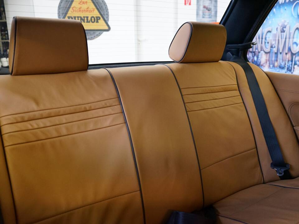 Image 22/56 of BMW 323i (1980)