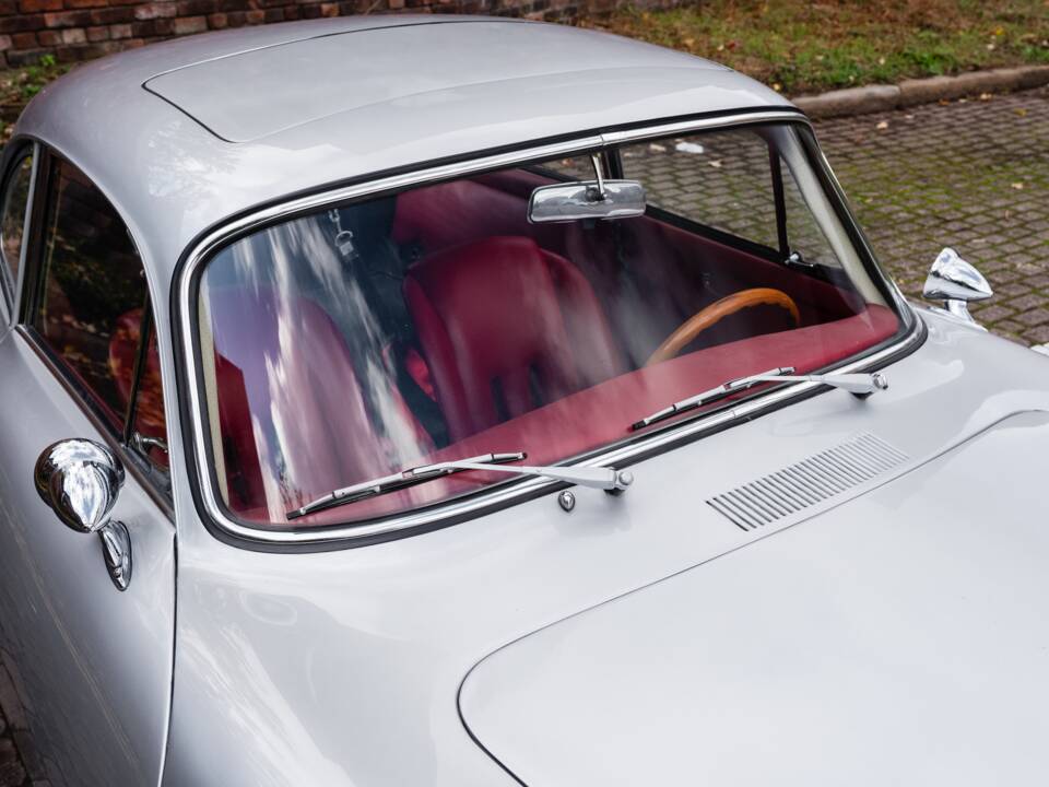 Image 18/48 of Porsche 356 C 1600 (1964)