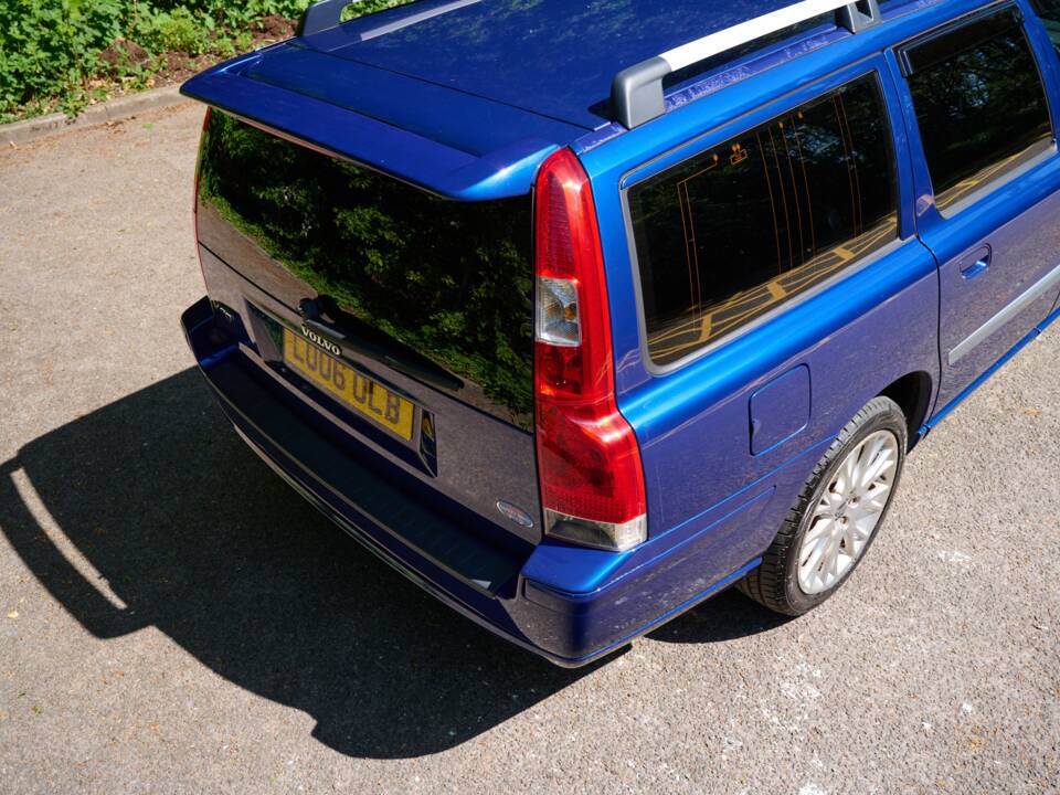 Image 7/50 of Volvo V 70 2.4 (2006)