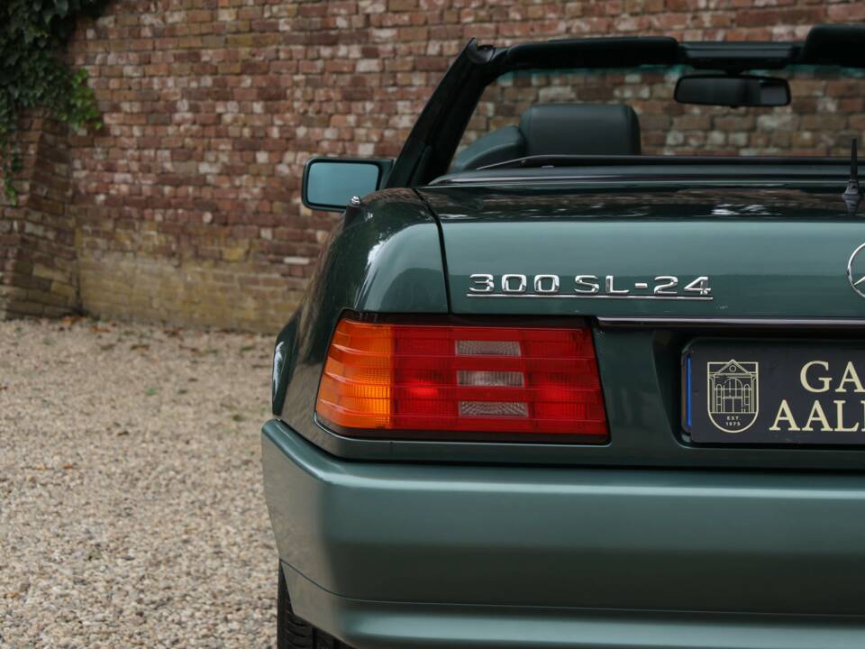 Image 35/50 of Mercedes-Benz 300 SL-24 (1992)